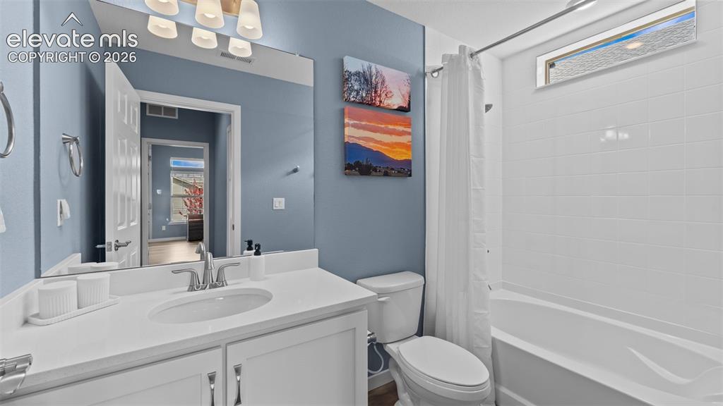 Image 16 of 46: Main level full bath.
