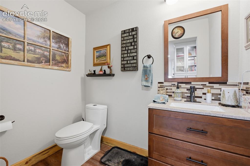 Image 17 of 50: Bathroom