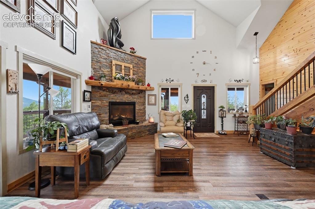 Image 9 of 50: Living Room