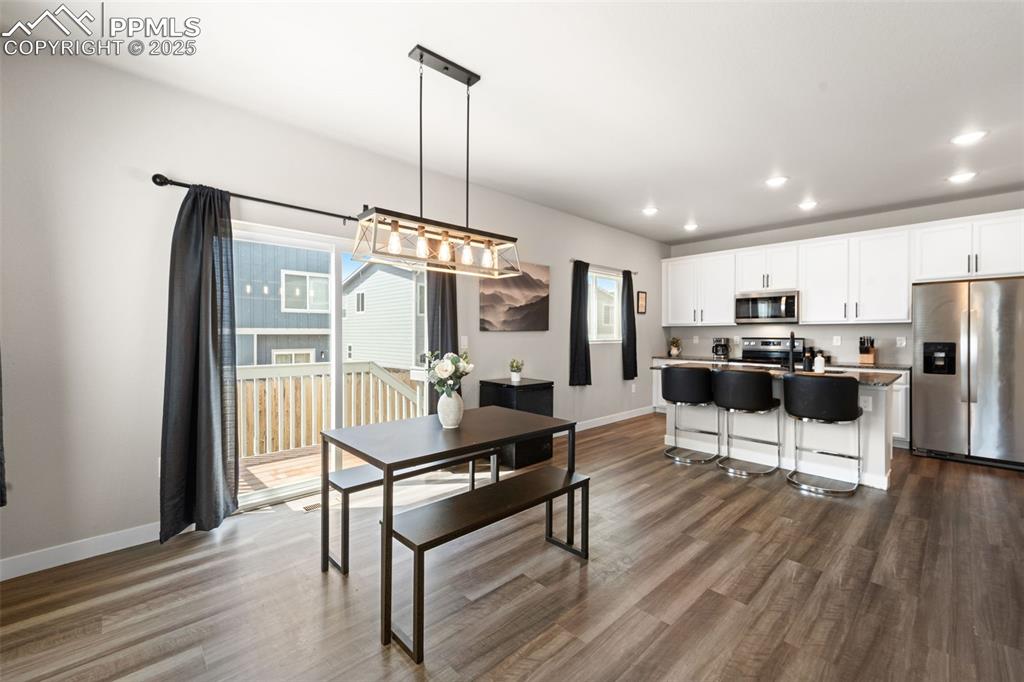 Image 10 of 27: Dining Area