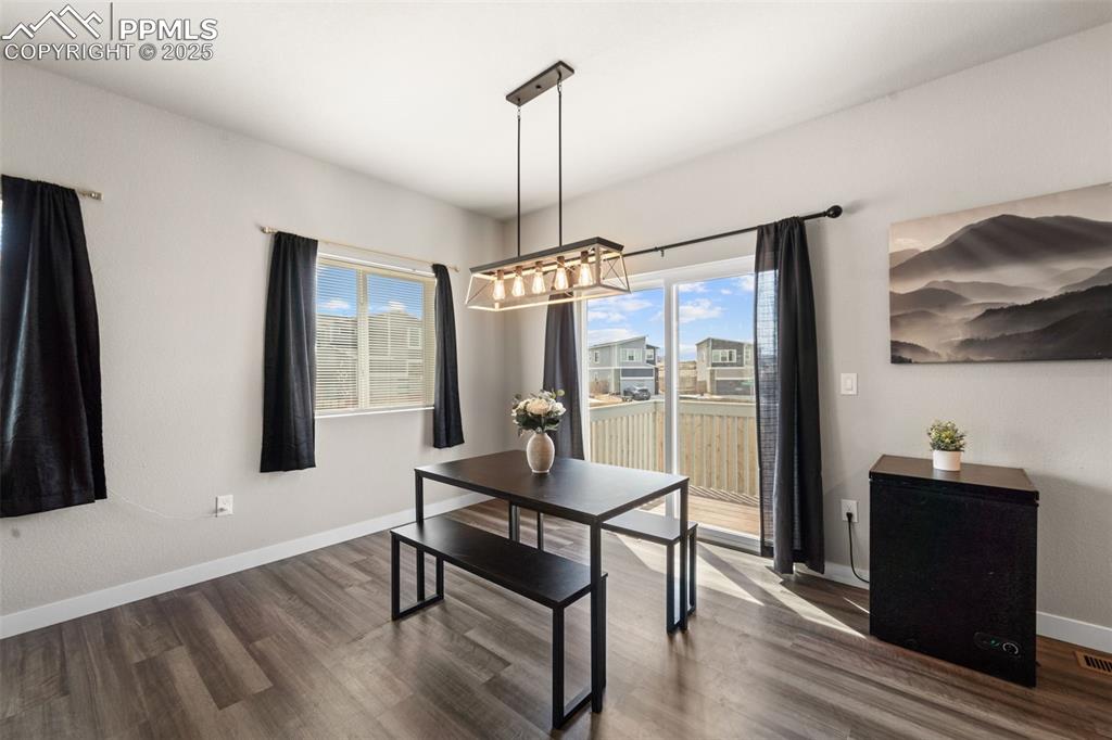 Image 11 of 27: Dining Area