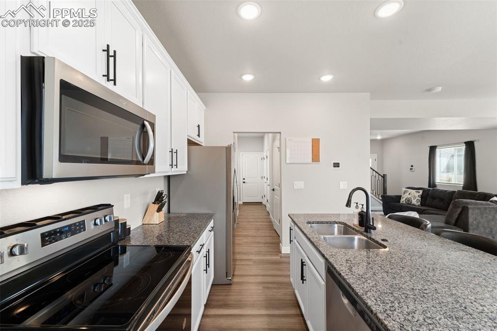 Image 8 of 27: Kitchen