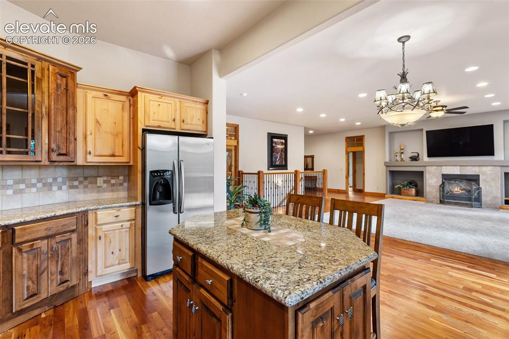 Image 12 of 50: Kitchen