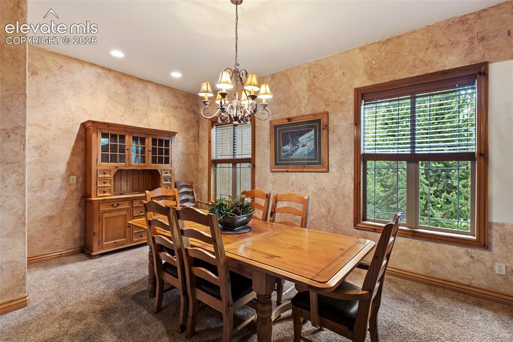 Image 16 of 50: Dining Area