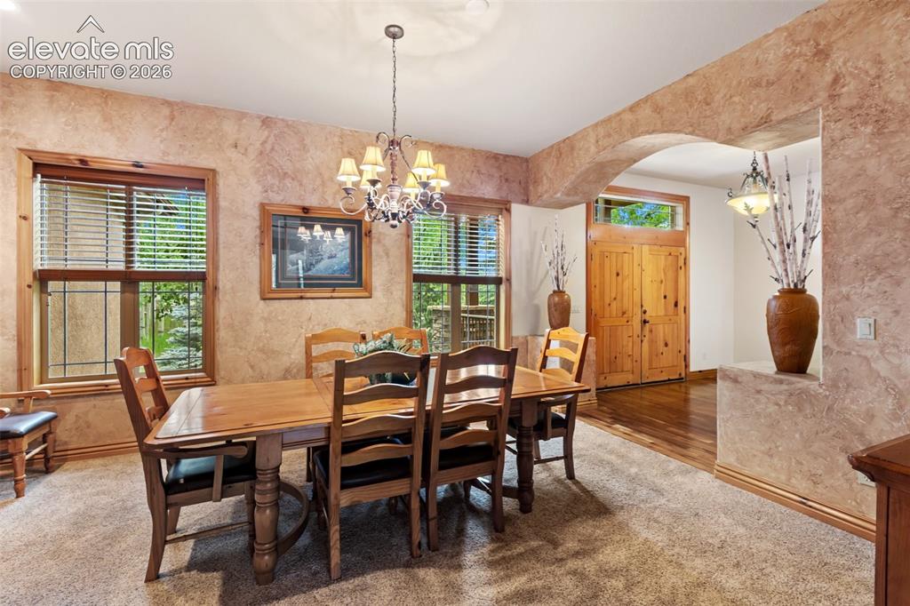 Image 17 of 50: Dining Area