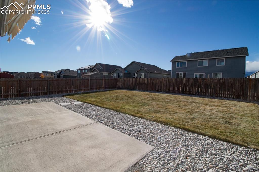 Image 24 of 33: Yard