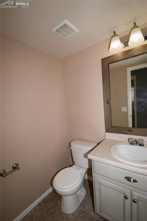 Image 27 of 33: Bathroom