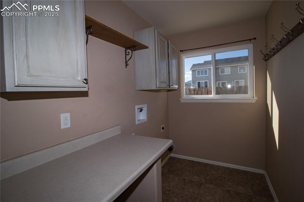 Image 28 of 33: Laundry