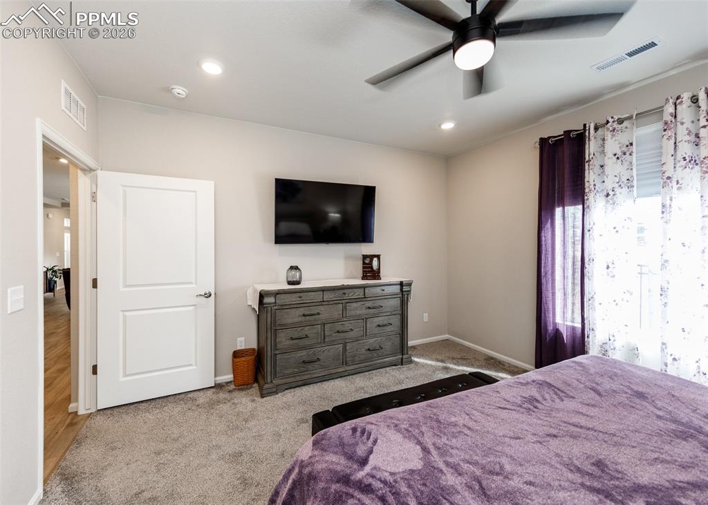 Image 13 of 34: Bedroom