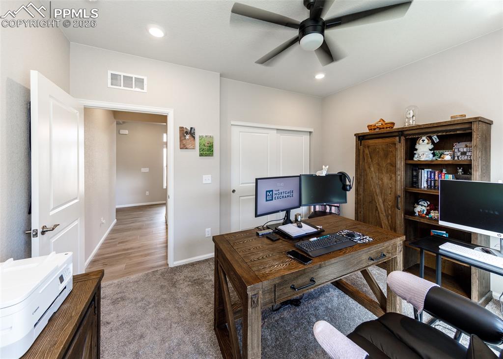 Image 18 of 34: Office