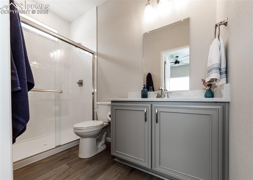 Image 19 of 34: Bathroom