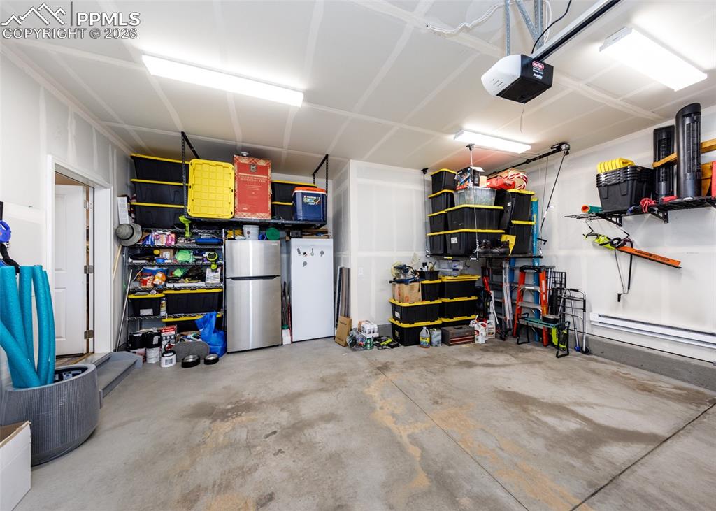 Image 24 of 34: Garage