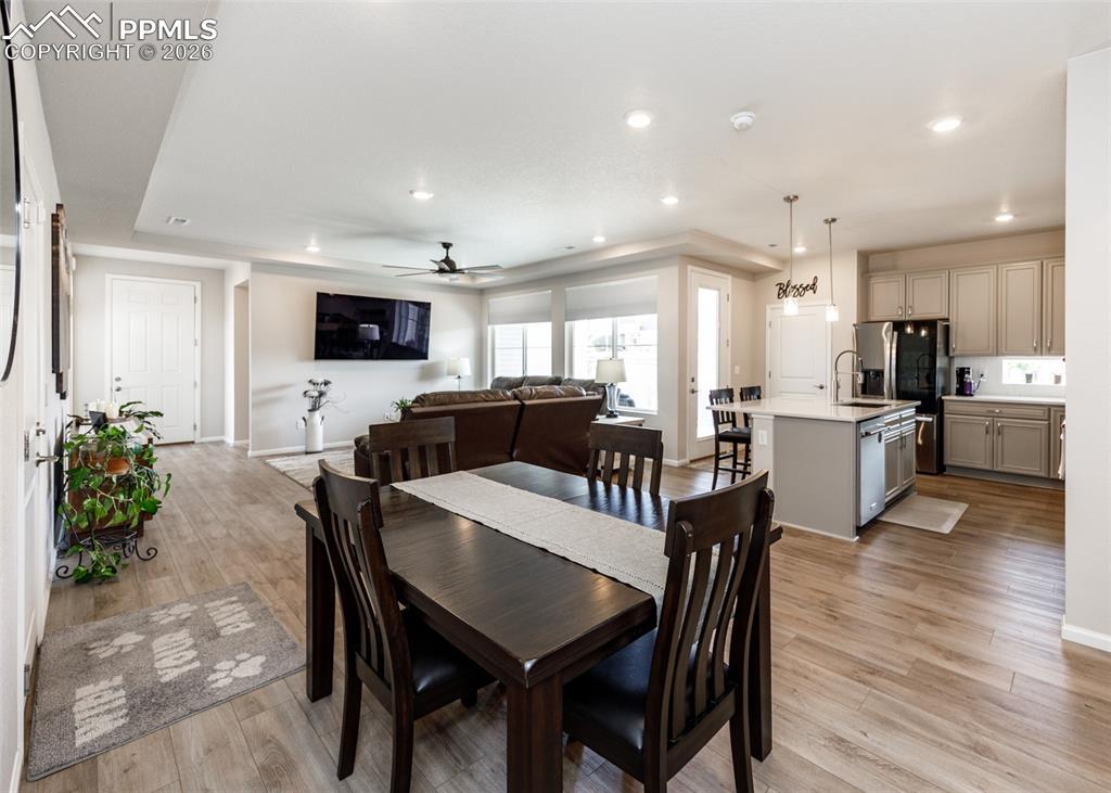 Image 7 of 34: Dining Area