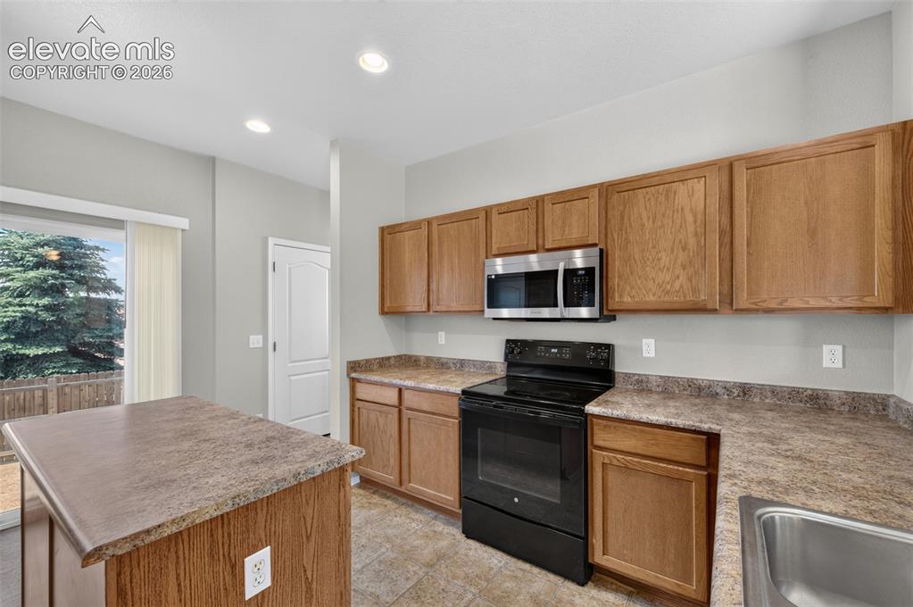 Image 10 of 37: Kitchen
