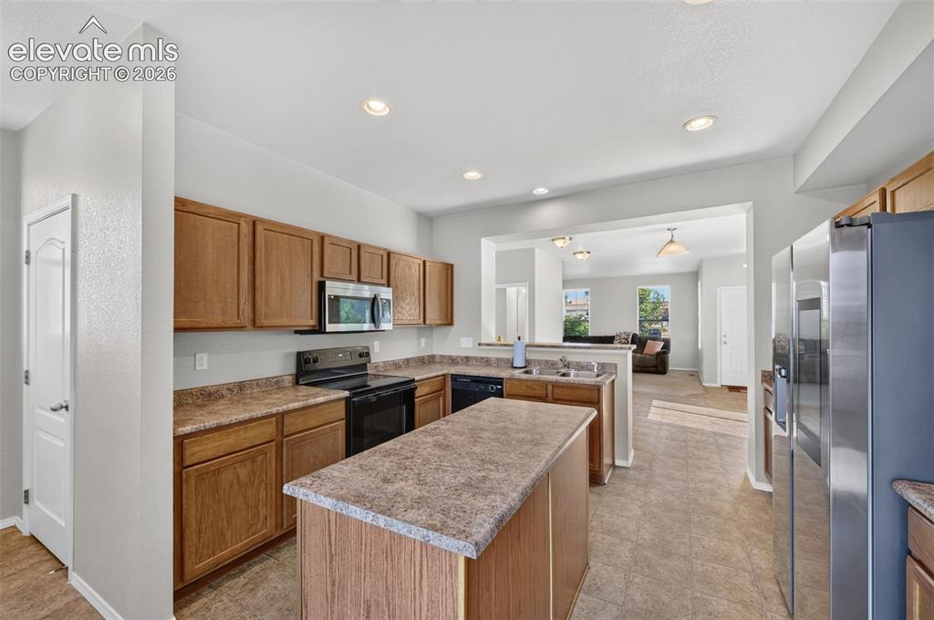 Image 11 of 37: Kitchen