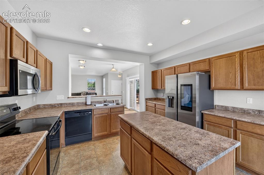 Image 12 of 37: Kitchen