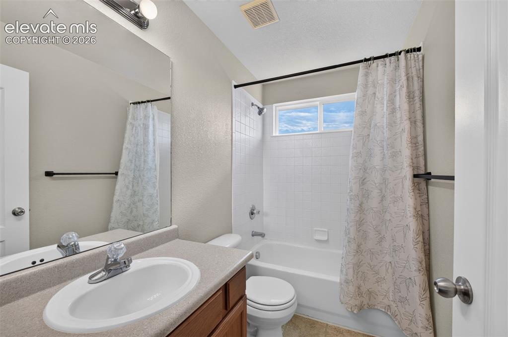 Image 22 of 37: 2nd Full Bathroom