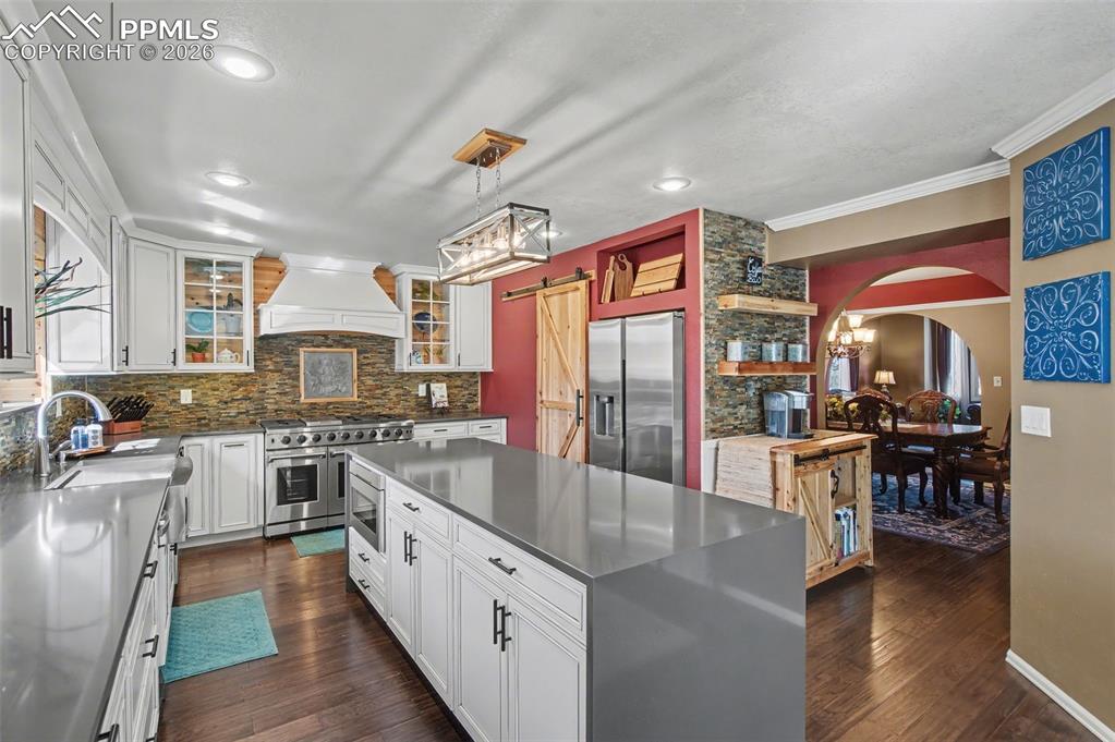 Image 12 of 50: Fabulous Kitchen