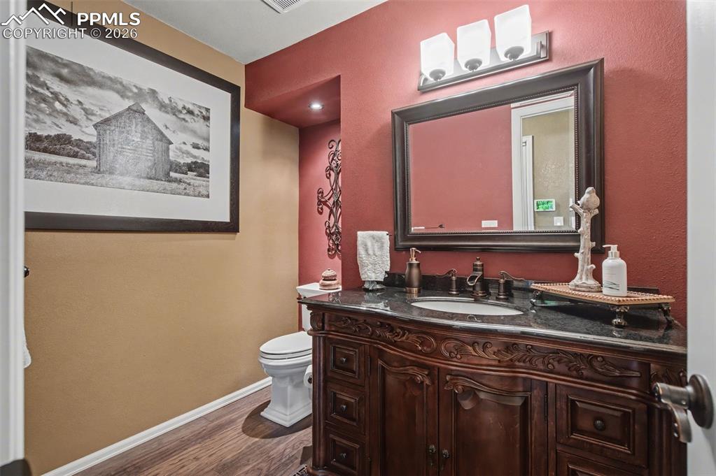 Image 24 of 50: Bathroom