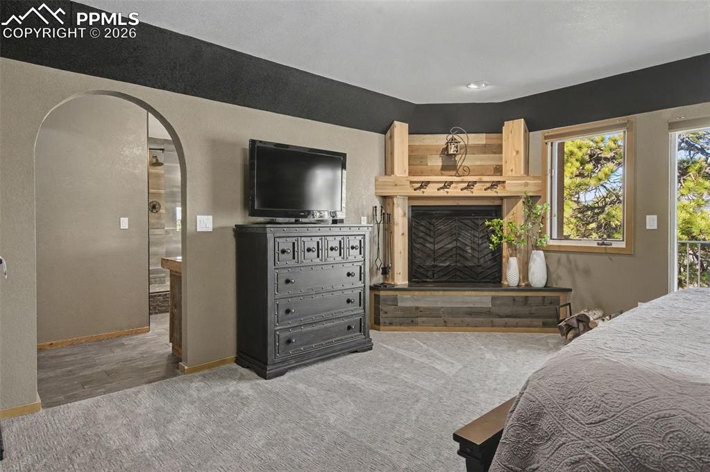 Image 28 of 50: Bedroom