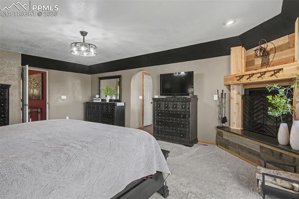 Image 29 of 50: Bedroom