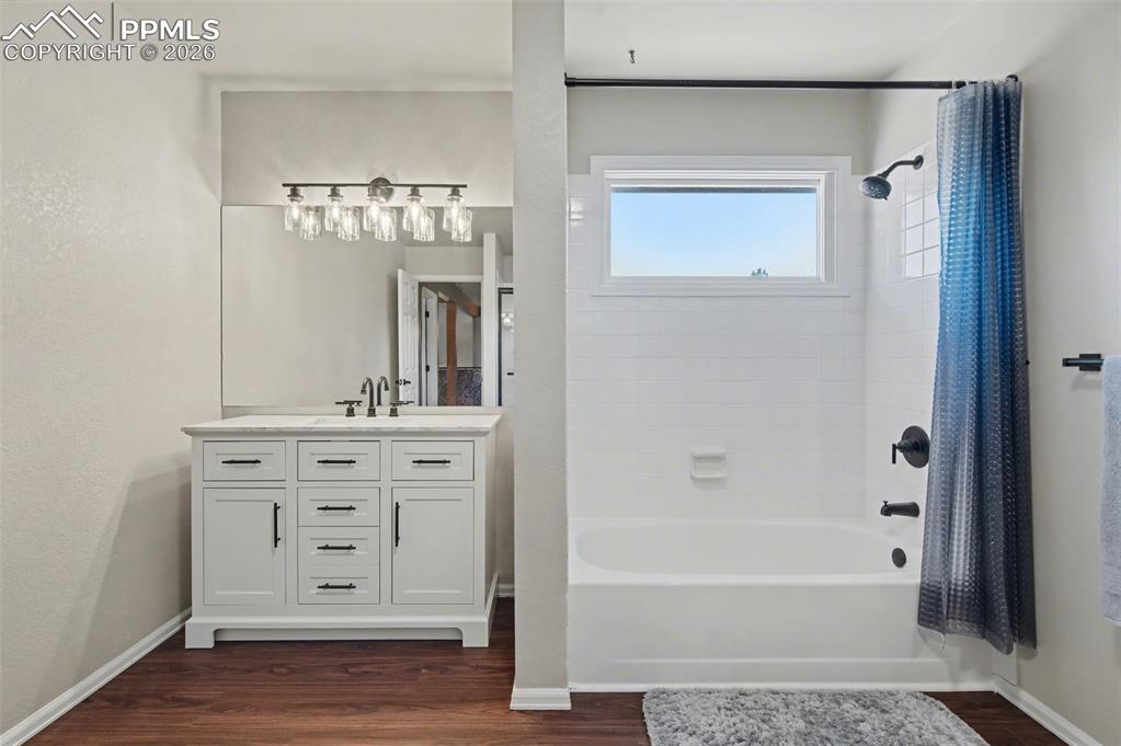 Image 36 of 50: Bathroom