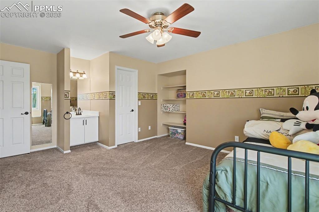 Image 38 of 50: Bedroom