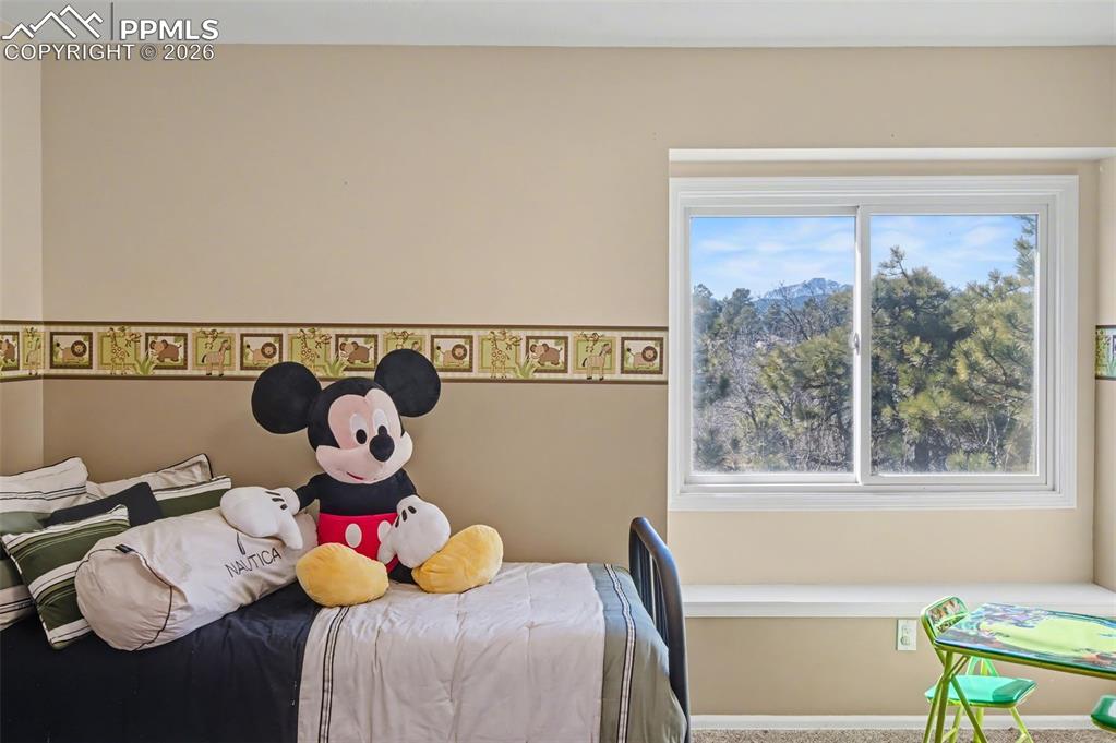 Image 39 of 50: Bedroom