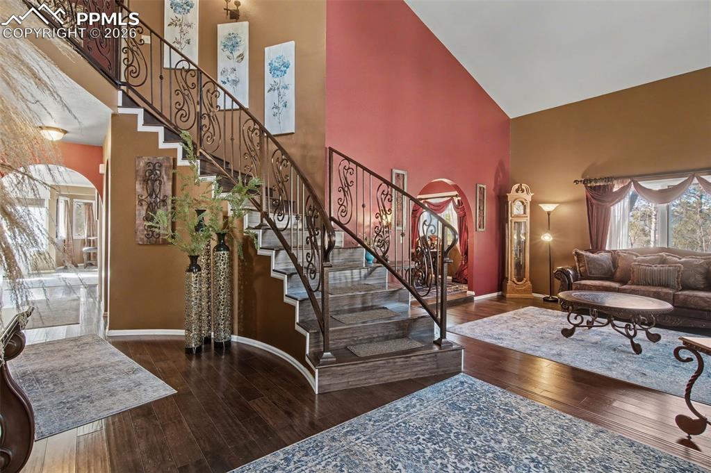 Image 8 of 50: Grand Staircase