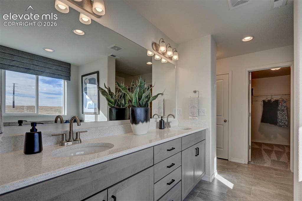 Image 17 of 27: Photos of previously built model. Some options will vary