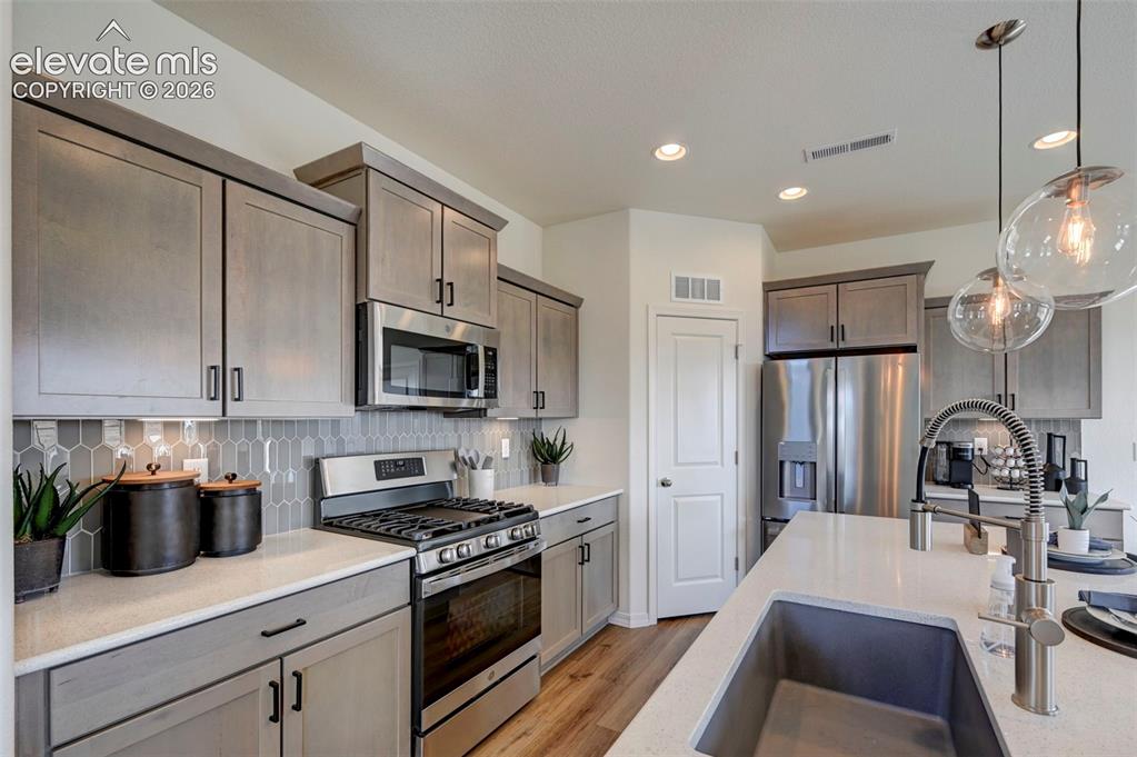 Image 3 of 27: Photos of previously built model. Some options will vary