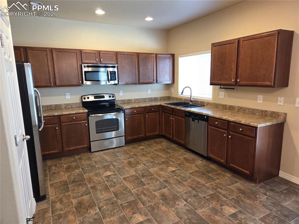 Image 12 of 43: Kitchen