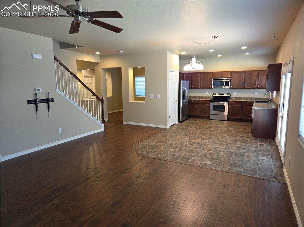 Image 14 of 43: Kitchen