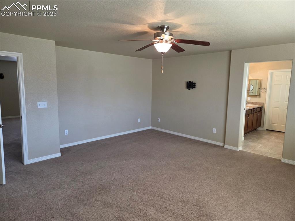 Image 21 of 43: Bedroom