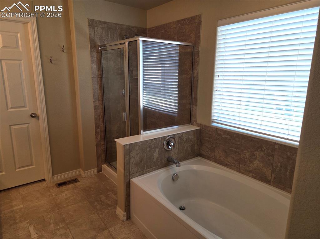 Image 24 of 43: Bathroom