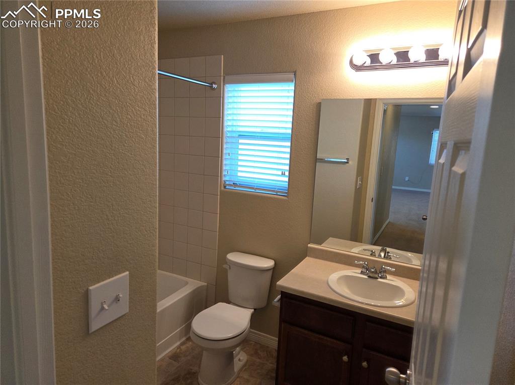 Image 29 of 43: Bathroom