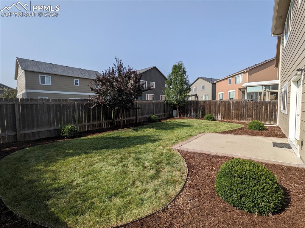 Image 34 of 43: Yard