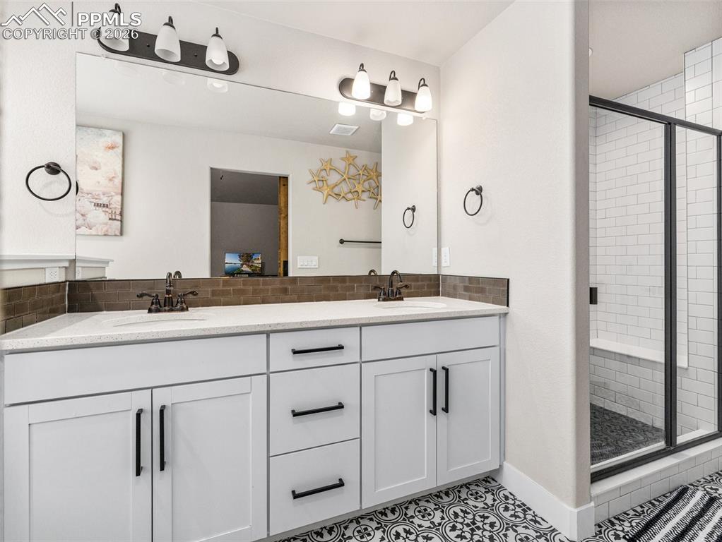 Image 14 of 37: Bathroom