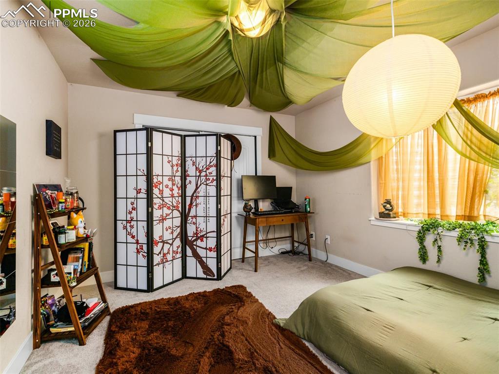 Image 16 of 37: Bedroom