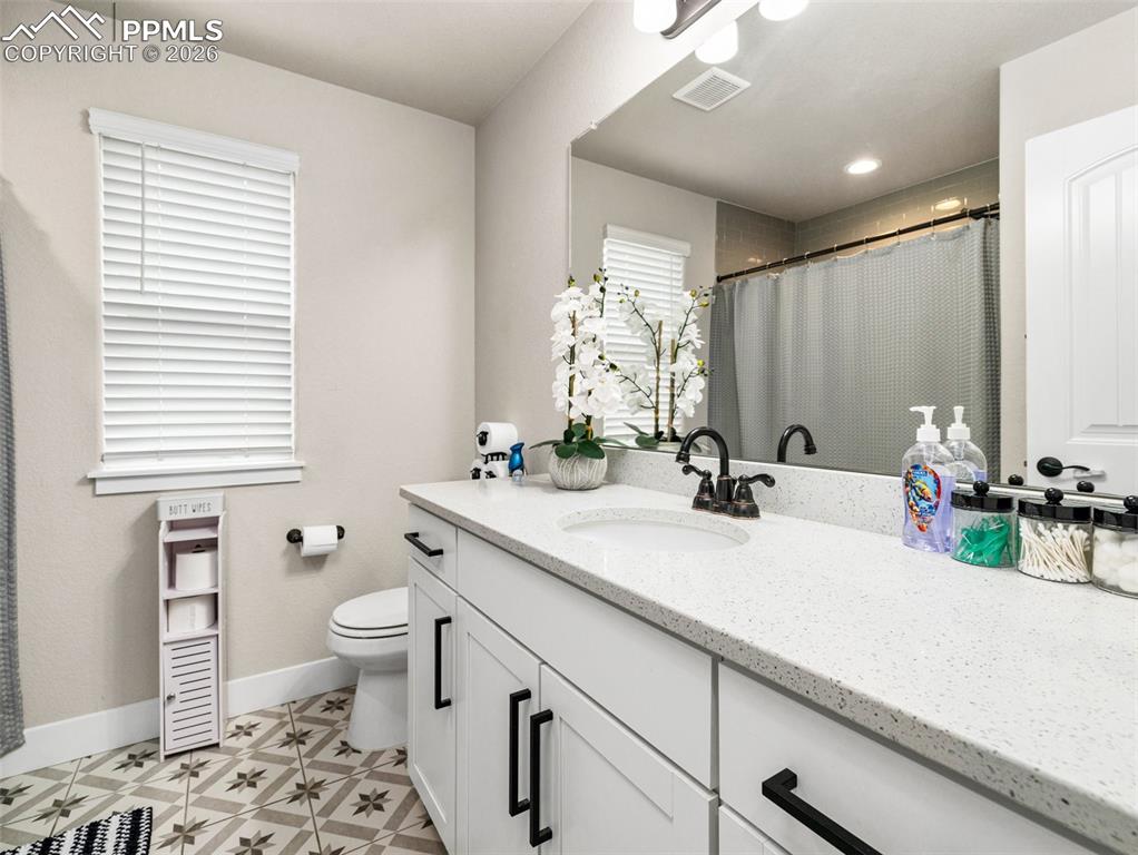 Image 29 of 37: Bathroom