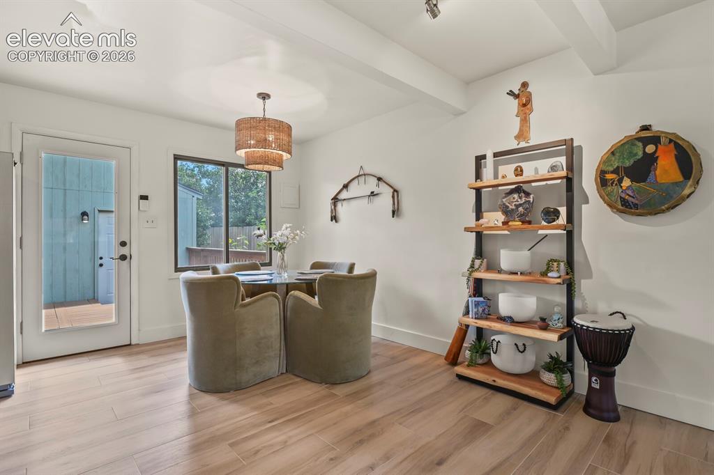 Image 10 of 28: Dining Area