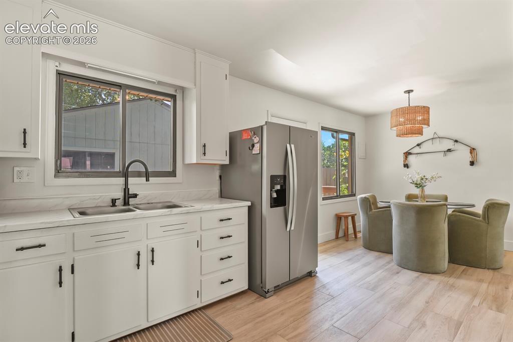 Image 13 of 28: Kitchen