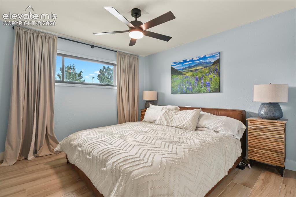Image 15 of 28: Bedroom