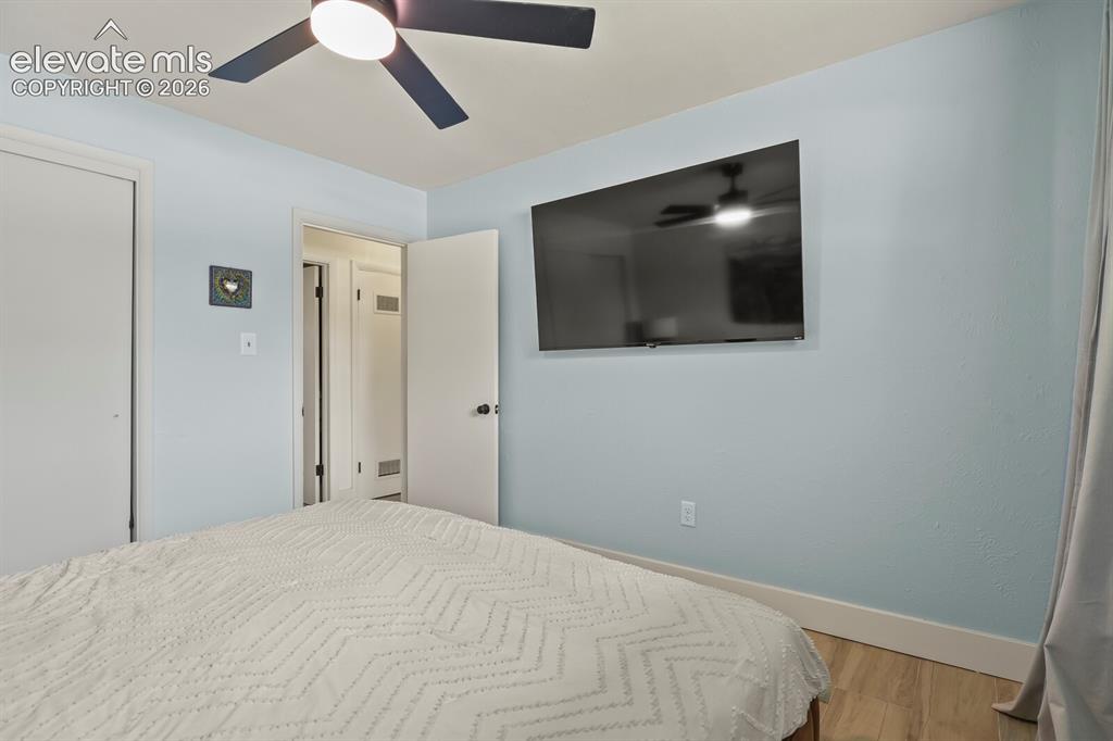Image 16 of 28: Bedroom