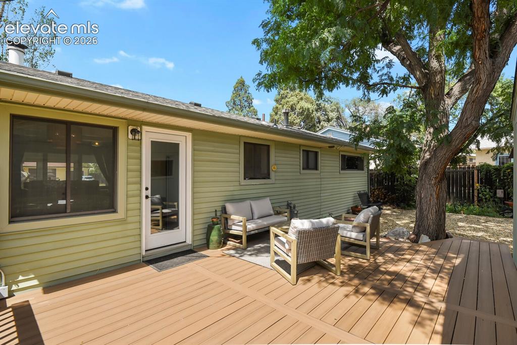 Image 22 of 28: Deck
