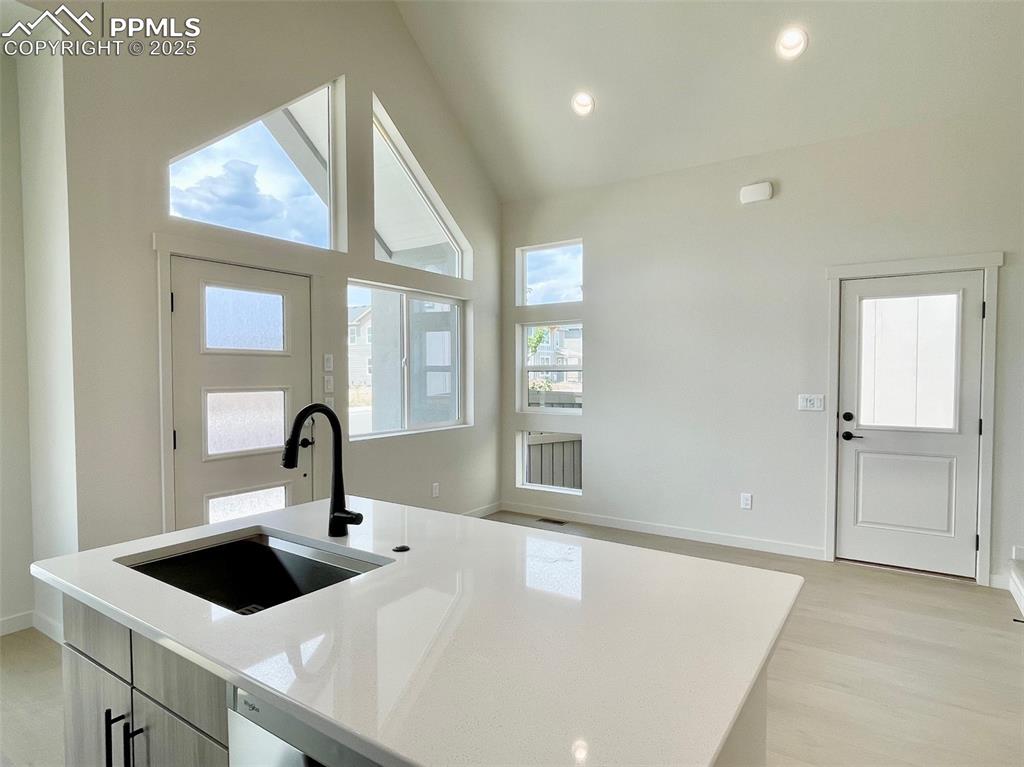 Image 10 of 22: Kitchen