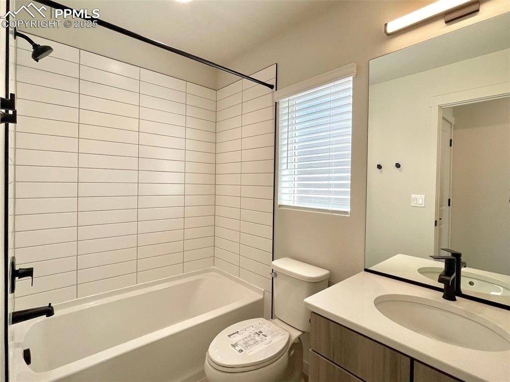 Image 12 of 22: Bathroom