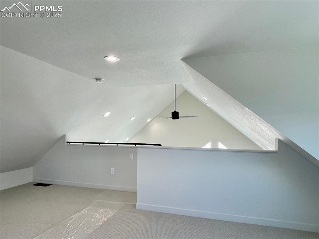 Image 19 of 22: Loft