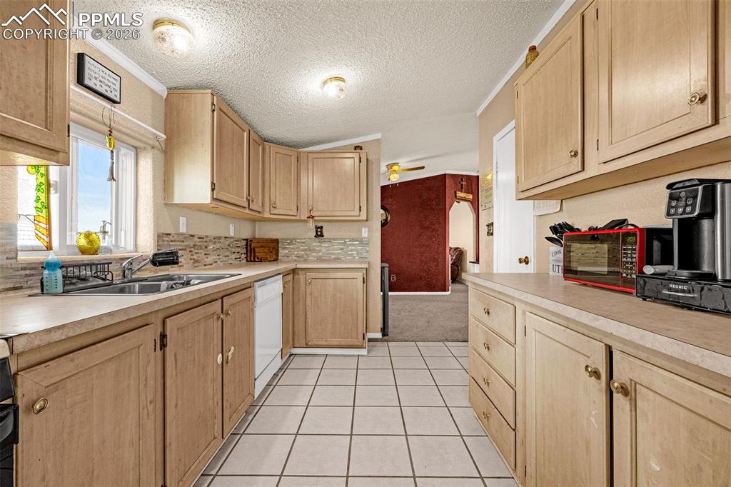 Image 7 of 35: Kitchen