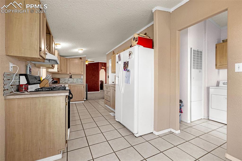 Image 8 of 35: Kitchen